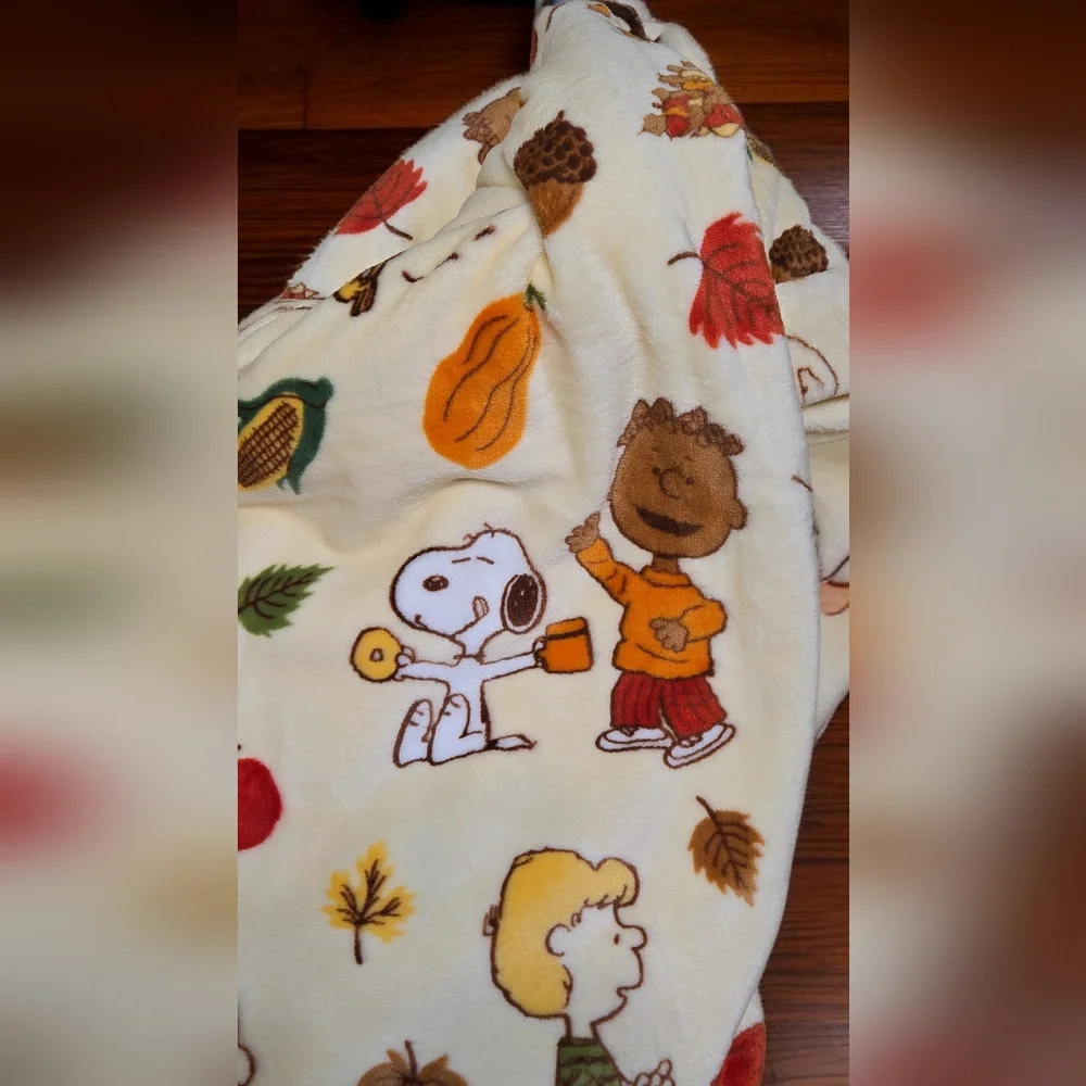 Peanuts Snoopy Charlie Special Edition Thanksgiving Autumn Harvest Throw Blanket